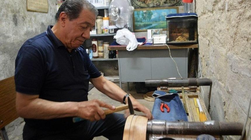 Ununu Eledi, ’eleğini’ Asmadı