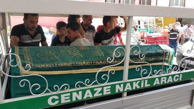 Körebe Oynarken 4. Katın Penceresinden Düşerek Ölen Çocuk Defnedildi