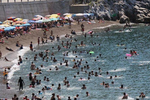 Zonguldak’ta Boğulma Tehlikesi Geçiren Genç Kurtarıldı