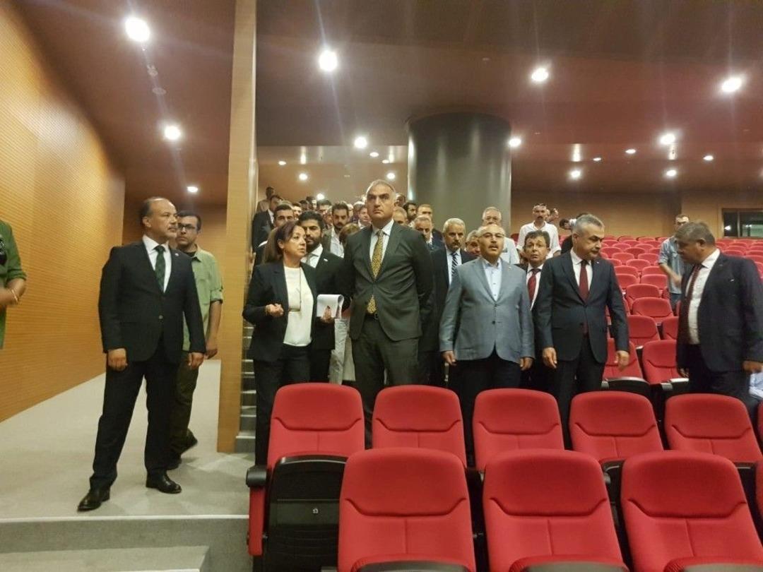 K&uuml;lt&uuml;r Ve Turizm Bakanı Ersoy Kuşadası&rsquo;nda