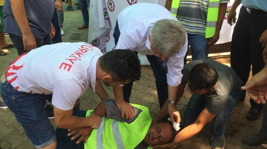 Doktor Belediye Başkanı Bayılan Personele İlk M&uuml;dahaleyi Yaptı