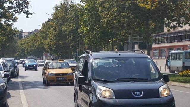 Akşam Trafiğine Kalmamak İçin Yola Çıktılar, Trafik Felç Oldu