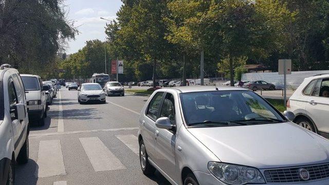 Akşam Trafiğine Kalmamak İçin Yola Çıktılar, Trafik Felç Oldu