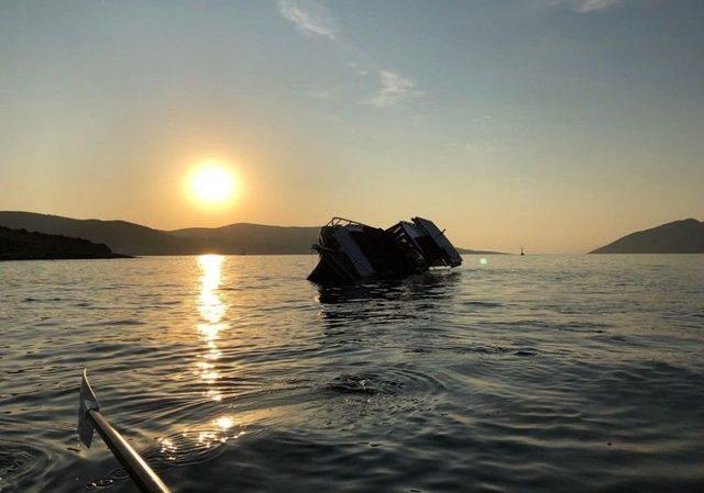 Bodrum’da Tur Teknesi Karaya Oturdu