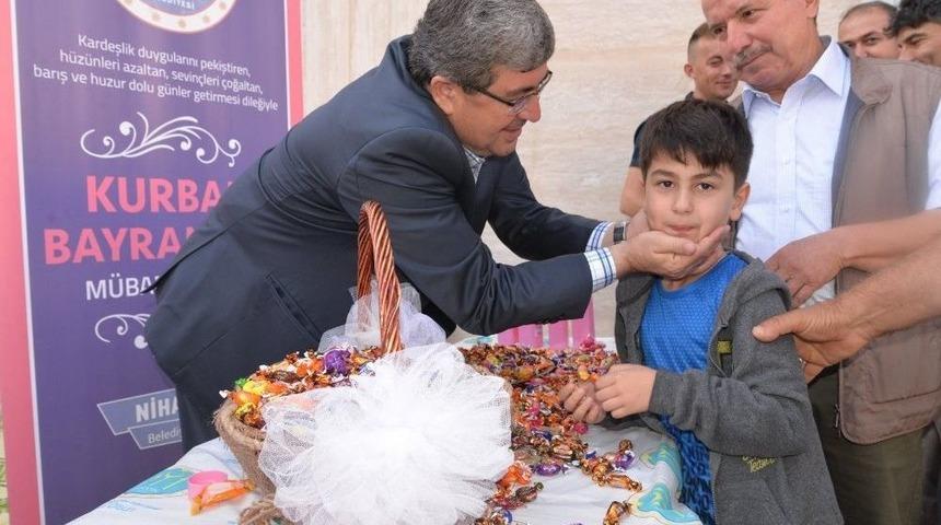 Başkan Can&rsquo;dan Vatandaşlara Şeker İkramı