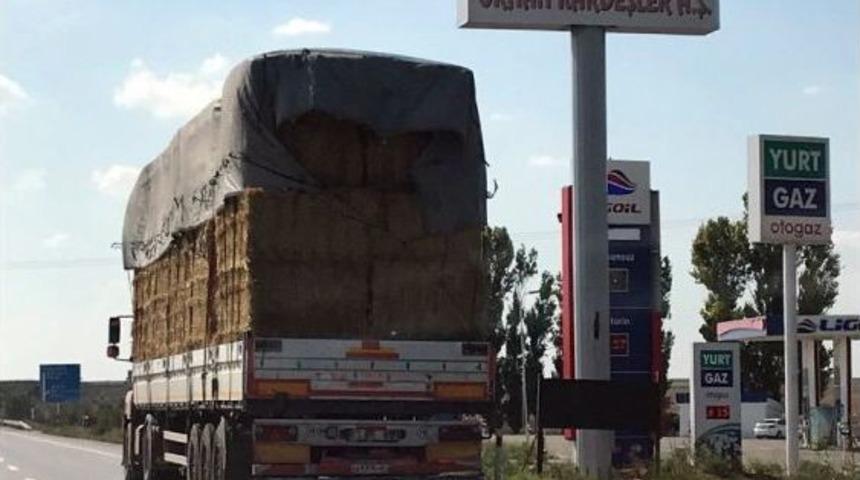 Saman Y&uuml;kl&uuml; Tır Tehlike Sa&ccedil;tı