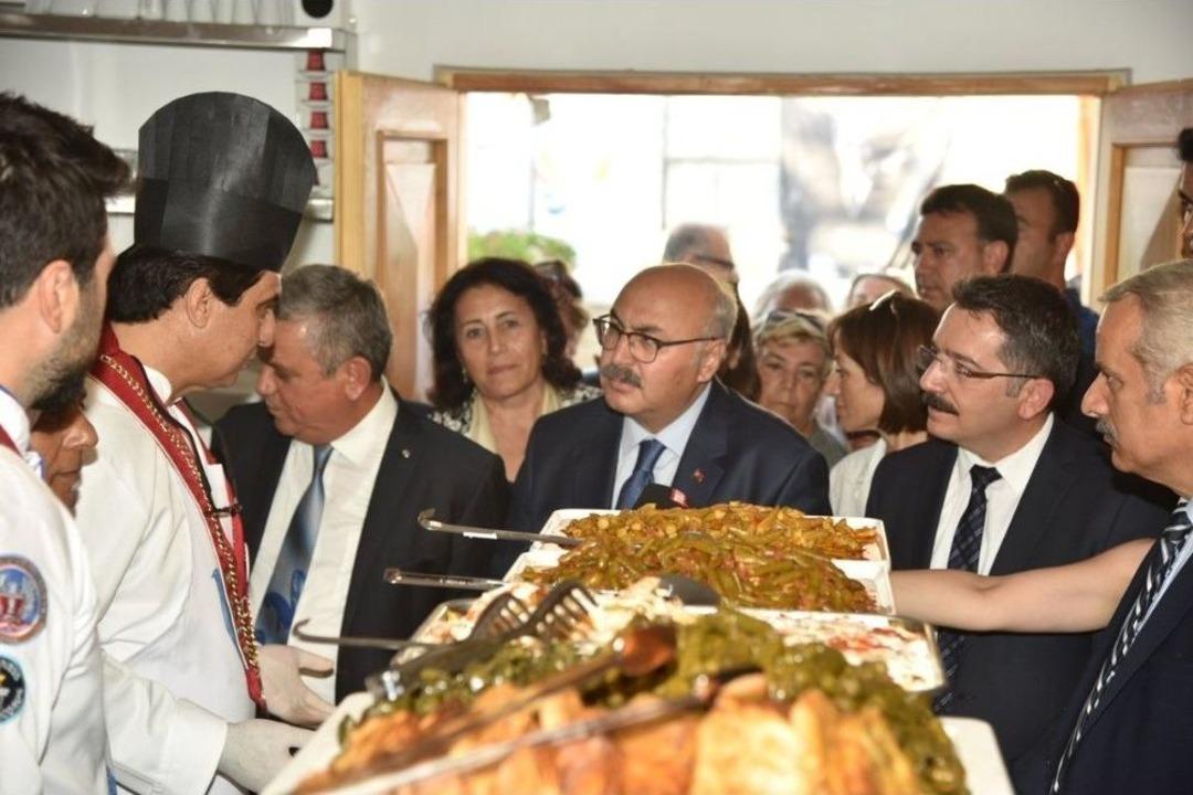 Kuşadası&rsquo;nda İki Tarihi Ev Turizme Kazandırıldı