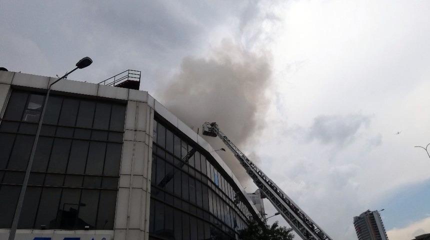 İkitelli&rsquo;de İş Merkezinde Yangın