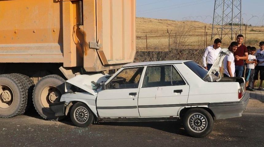 Otomobil Kamyonun Altına Girdi: 1’i Ağır 3 Yaralı