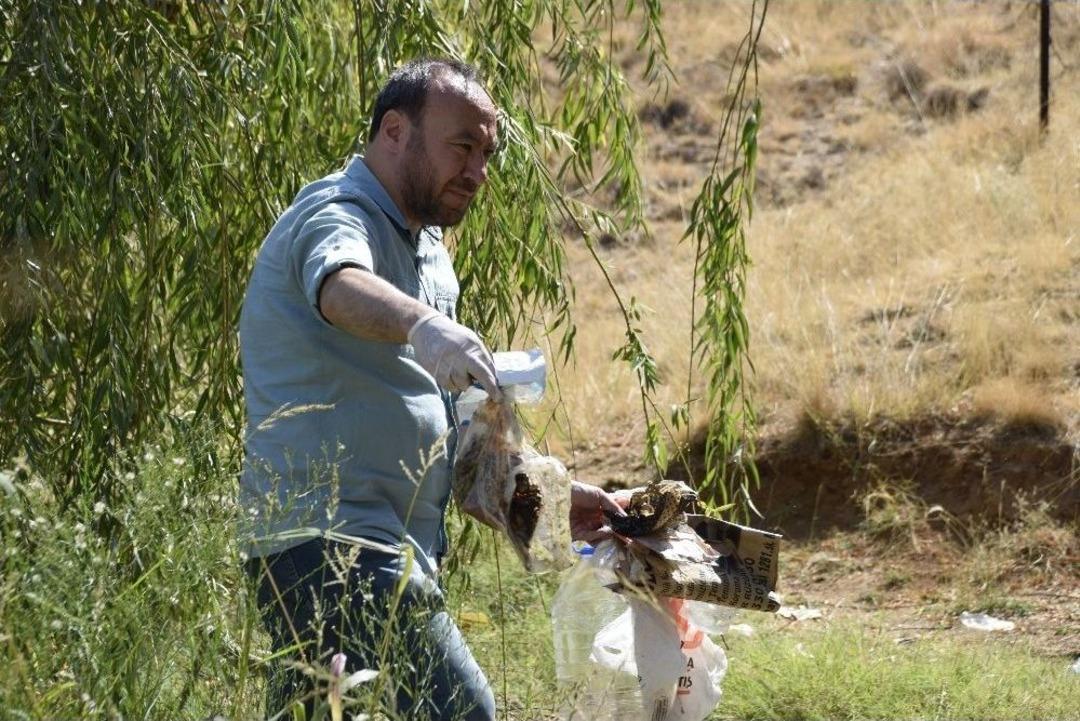 Turizm Alanı Tabiat Parkında &Ccedil;&ouml;p Topladılar