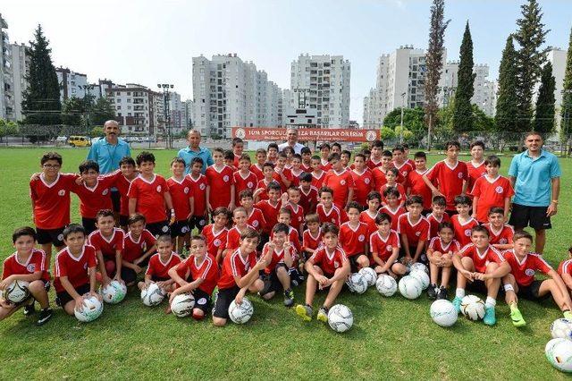 Muratpaşa’nın Genç Yetenekleri Sahaya Çıkıyor