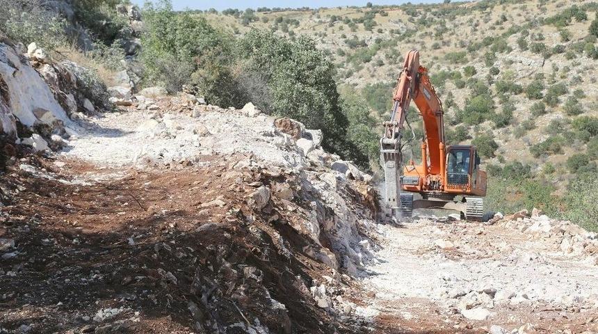 Yayıktaş Ve Kabasıkız’da Açılan Arazi Yolları Çiftçileri Sevindirdi