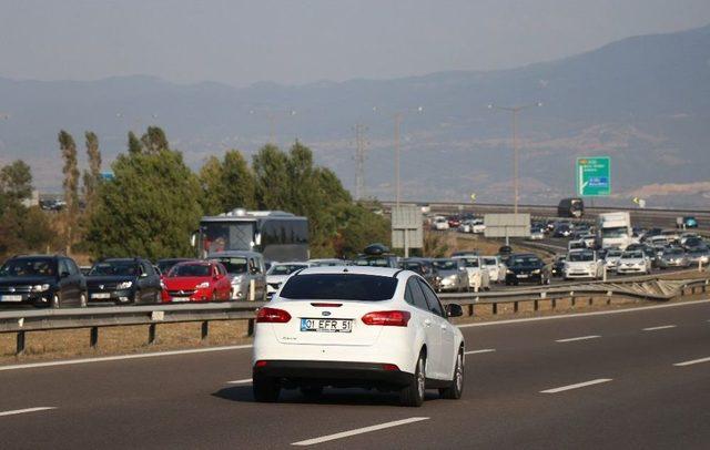 Bolu’da Tatil Dönüşü Trafik Yoğunluğu Başladı