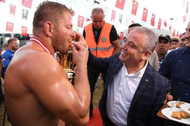 21. Feslikan Yağlı G&uuml;reşleri Şampiyonu Balaban 1