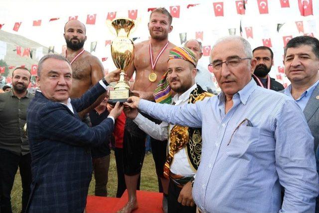 21. Feslikan Yağlı G&uuml;reşleri Şampiyonu Balaban 2