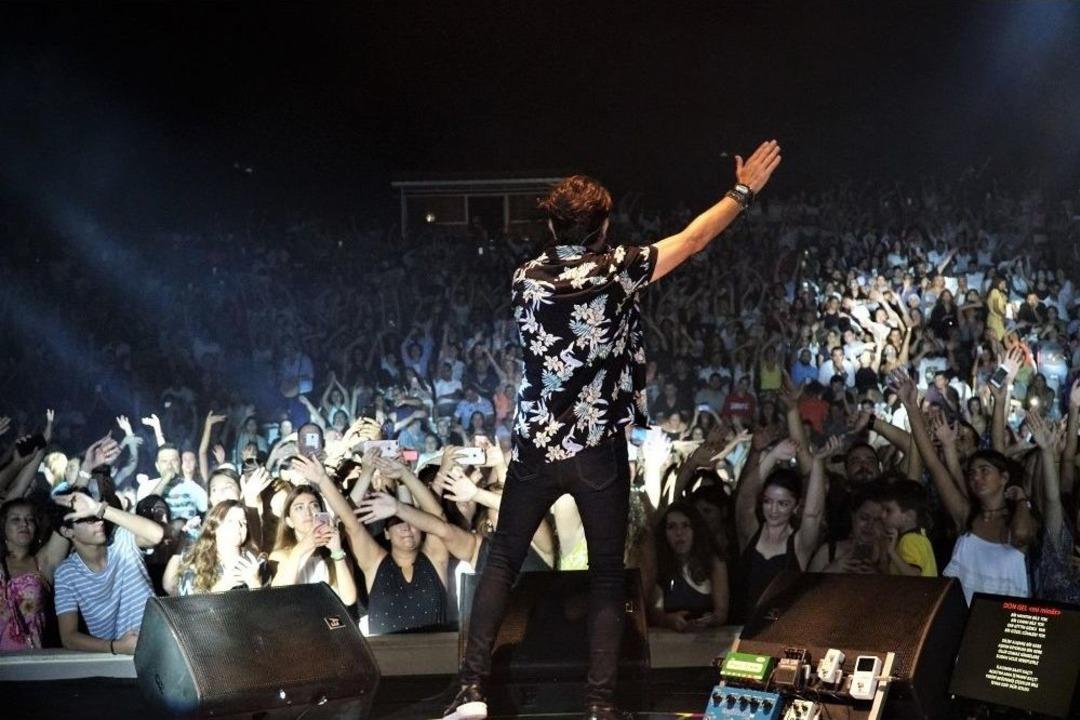 Kuşadası&rsquo;nda Yıldızlar Ge&ccedil;idi Devam Ediyor