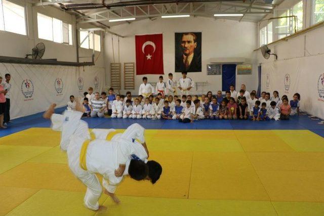 Yunusemreli Judocular Hem Spor Yapıyor Hem Okuyor