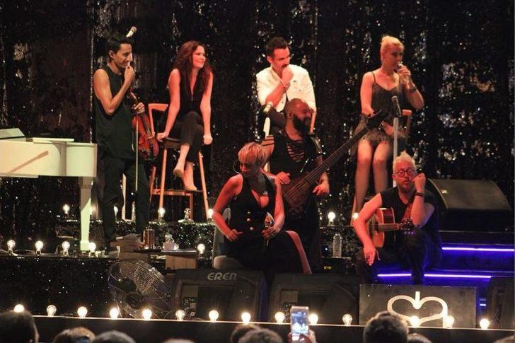 Kuşadası’nda Yıldızlar Geçidi Devam Ediyor G3