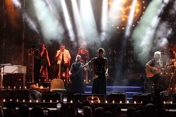 Kuşadası’nda Yıldızlar Geçidi Devam Ediyor G4