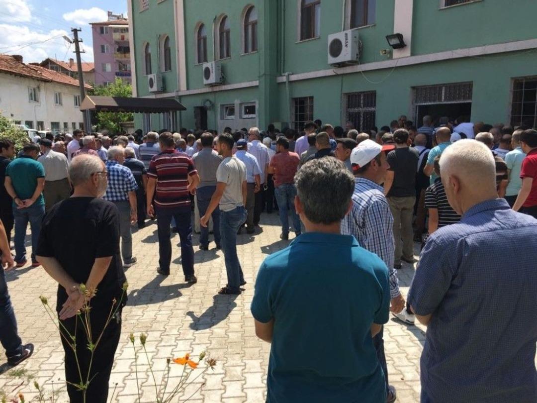G&ouml;lete U&ccedil;an Otomobilde Hayatını Kaybedenlerden 3&rsquo;&uuml; Toprağa Verildi