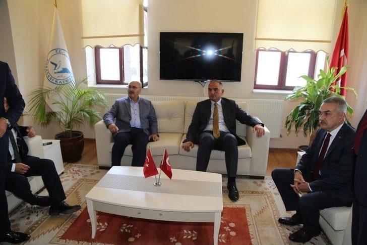 Kültür Ve Turizm Bakanı Ersoy, Kuşadası Limanı’nda İncelemelerde Bulundu G4