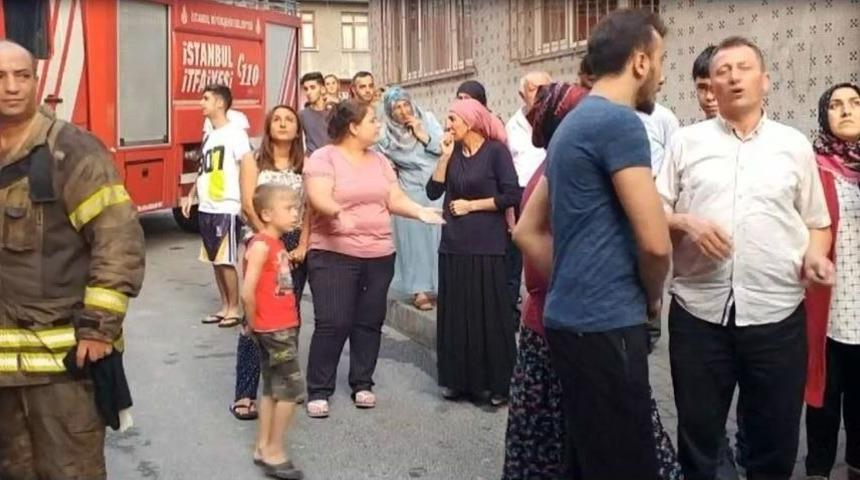 Bağcılar’da Korkutan Yangın: Çatı Katı Alev Alev Yandı