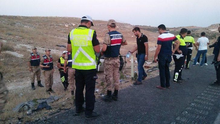 Yolcu Minibüsü İle Otomobil Çarpıştı: 8 Yaralı G2