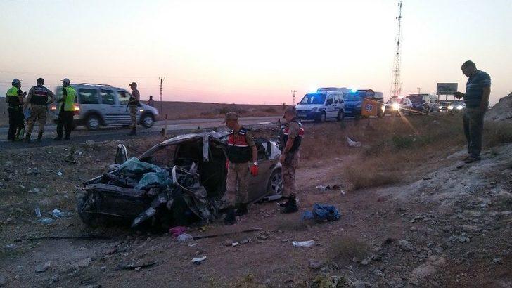 Yolcu Minibüsü İle Otomobil Çarpıştı: 8 Yaralı G3