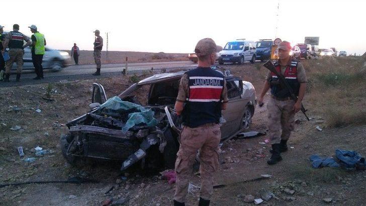 Yolcu Minibüsü İle Otomobil Çarpıştı: 8 Yaralı G4