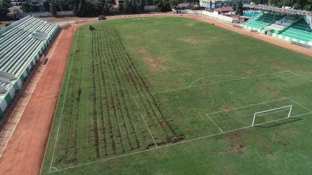 Salihli&rsquo;de Ramiz Turan Stadı&rsquo;nın &Ccedil;imleri Yenileniyor