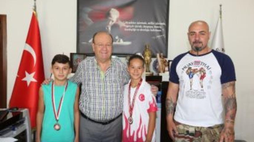 Başarılı Sporculardan Başkan &Ouml;zakcan&rsquo;a Ziyaret