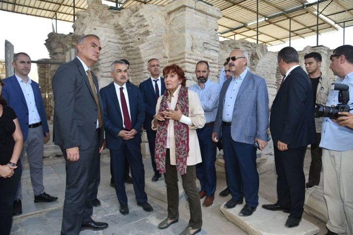 Bakan Ersoy, Kadıkalesi Kazı Çalışmalarını İnceledi G1