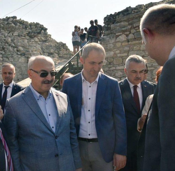 Bakan Ersoy, Kadıkalesi Kazı Çalışmalarını İnceledi G3