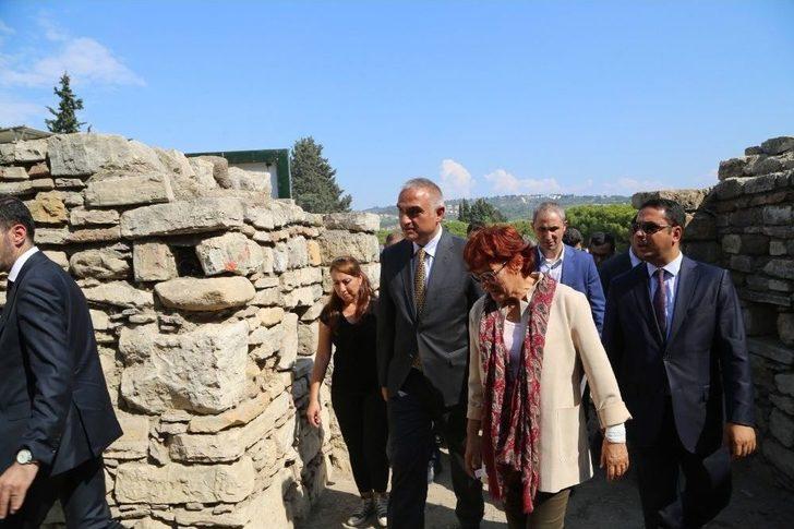 Bakan Ersoy, Kadıkalesi Kazı Çalışmalarını İnceledi G4