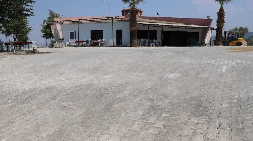 Derbent D&uuml;ğ&uuml;n Salonu Bah&ccedil;esi Parke Taşı İle Yenilendi