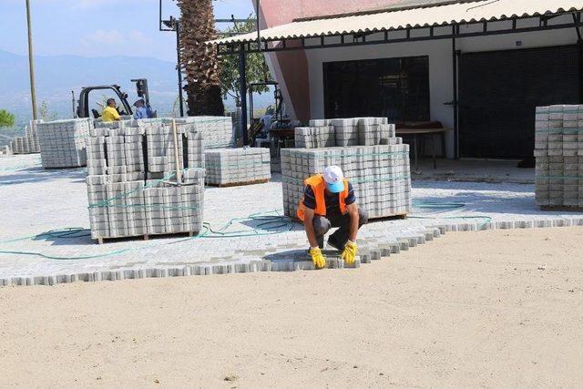 Derbent Düğün Salonu Bahçesi Parke Taşı İle Yenilendi