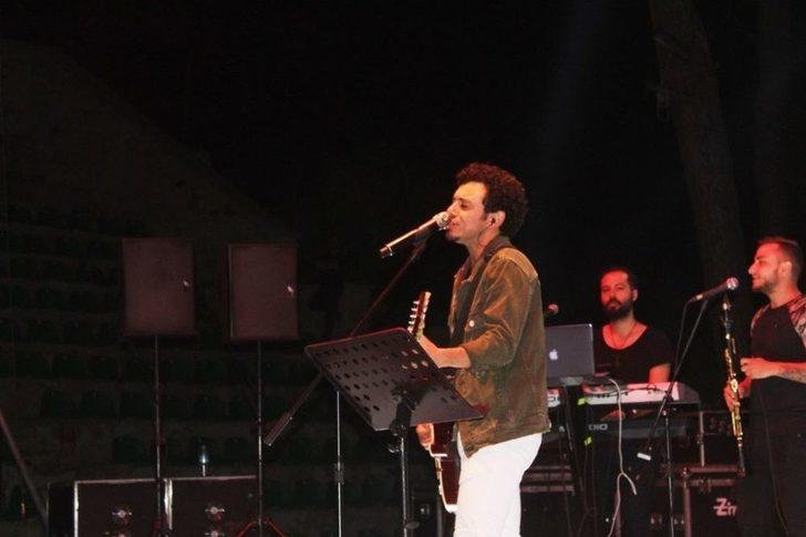 Ünlü Popçu Buray Ayvalıkgücü İçin Sahne Aldı G1