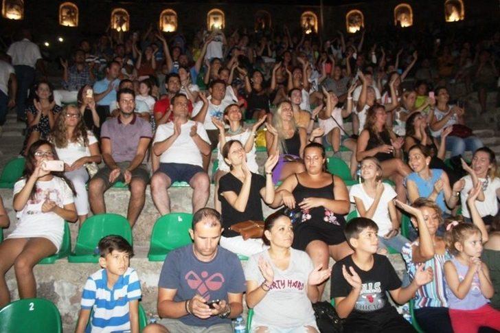 Ünlü Popçu Buray Ayvalıkgücü İçin Sahne Aldı G5