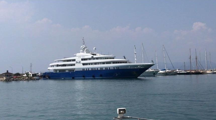 Abd&rsquo;li Kumarhaneler Kralının Y&uuml;zen Sarayı Kuşadası&rsquo;nda