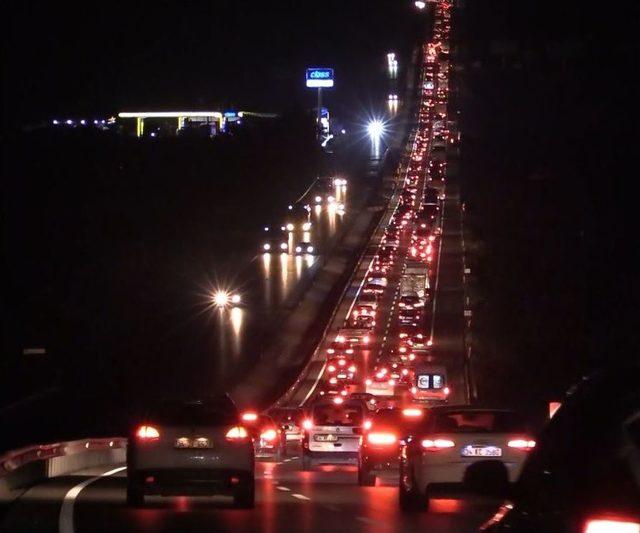 Bursa’da Bayram Tatili Trafiği, Kilometrelerce Kuyruk Oluştu