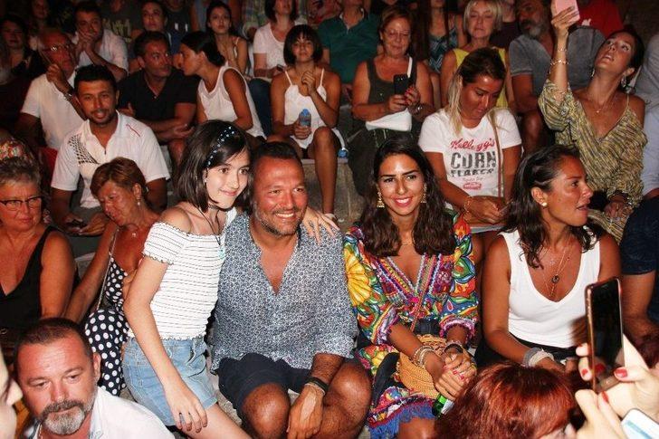 Cem Yılmaz Hayranları İle Arasına Etten Duvar Ördürdü G1