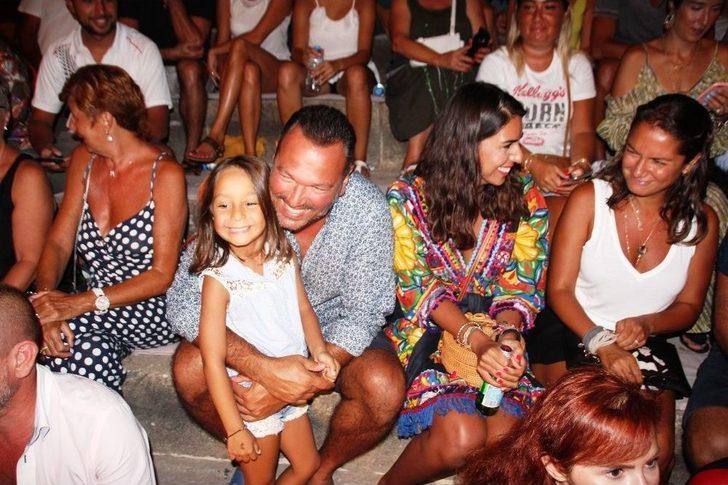 Cem Yılmaz Hayranları İle Arasına Etten Duvar Ördürdü G3