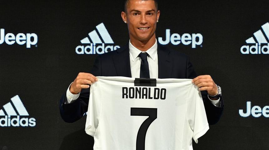 Futbol kul&uuml;pleri transfere 5.44 milyar dolar harcadı