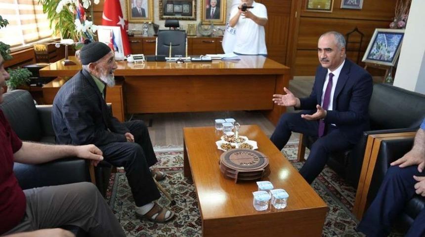 Sattığı Samanın Parasını ’ay-yıldız’ Şeklindeki Camiye Bağışladı