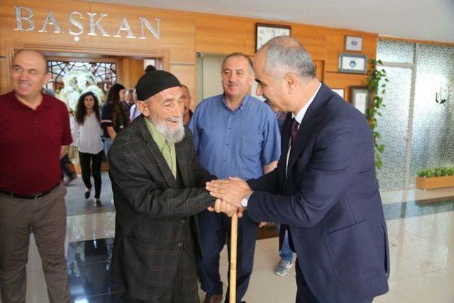 Sattığı Samanın Parasını ’ay-yıldız’ Şeklindeki Camiye Bağışladı