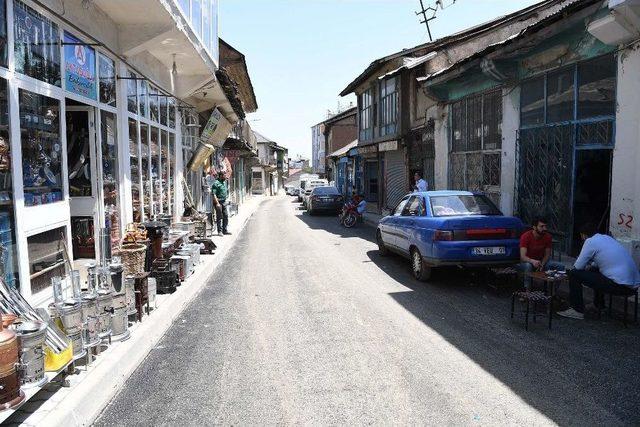 Bitlis Caddesi Asfaltlandı