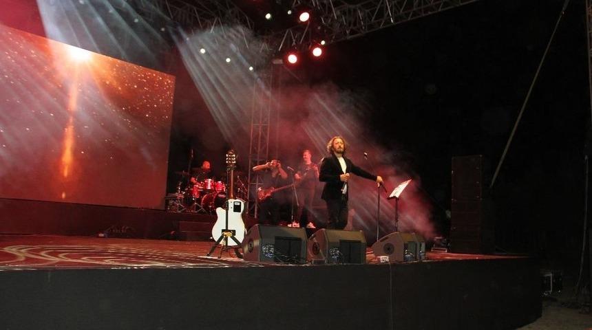 Fettah Can&rsquo;dan Muhteşem Konser