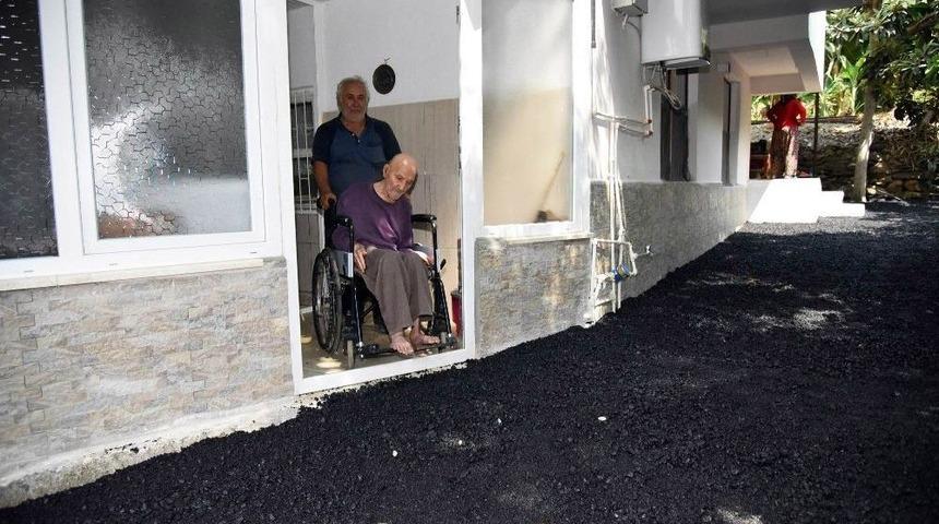 Alanya Belediyesi&rsquo;nden Engelli Vatandaşa Yol Hizmeti