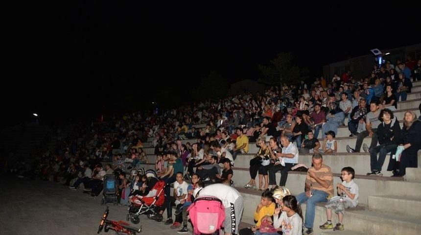 Festivalin 2&rsquo;nci G&uuml;n&uuml;nde &rsquo;iyi Ki Doğdun Abla&rsquo; İzleyicilerle Buluştu