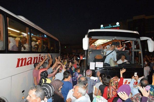 Manisalı Hacı Adayları Dualarla Uğurlandı 2